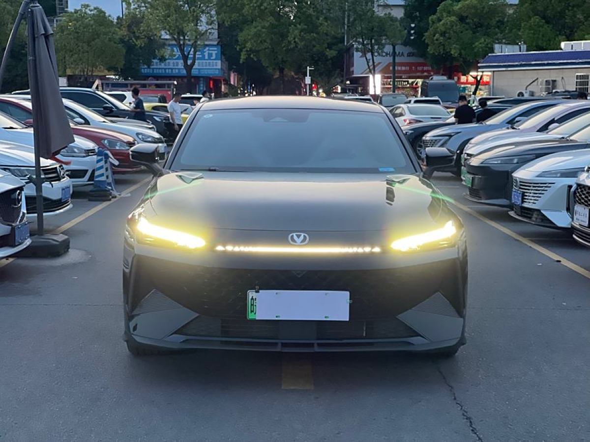 長(zhǎng)安 長(zhǎng)安UNI-V 智電iDD  2023款 智電iDD 1.5T 113km智趣型圖片