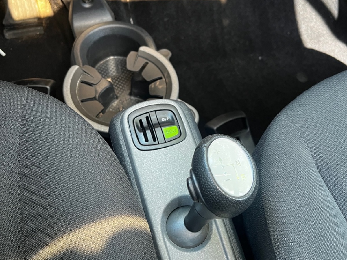 2015年3月smart fortwo  2014款 1.0 MHD 硬頂城市光波激情版