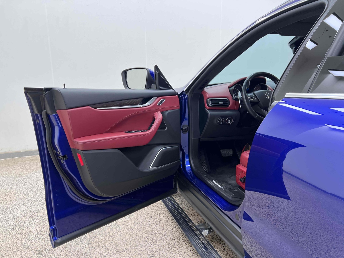 瑪莎拉蒂 Levante  2021款 3.0T 標(biāo)準(zhǔn)版圖片