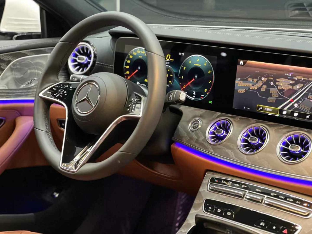 2024年1月奔馳 奔馳GLC  2024款 GLC 300 4MATIC 轎跑SUV