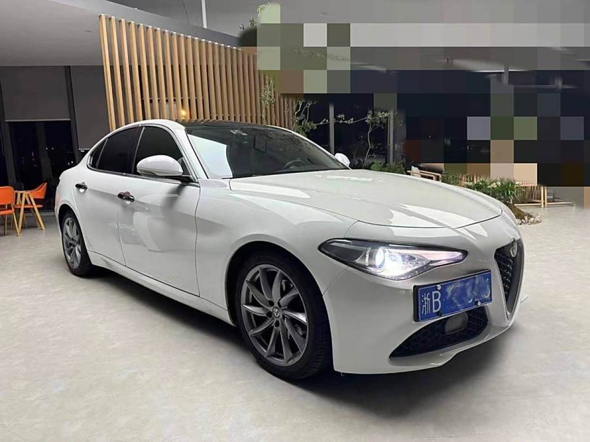 2018年5月阿爾法·羅密歐 Giulia  2017款 2.0T 200HP 豪華版