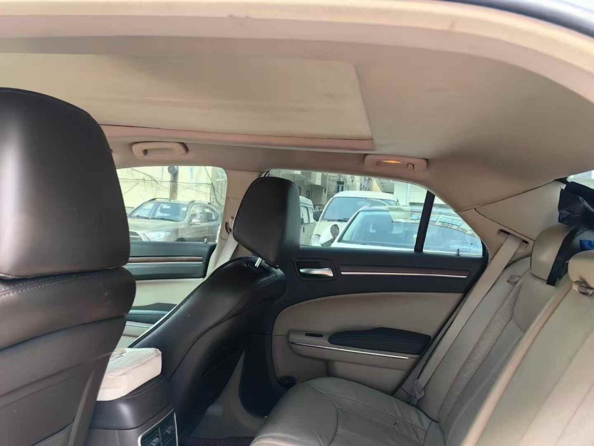 克萊斯勒 300C  2014款 3.0L 卓越版圖片