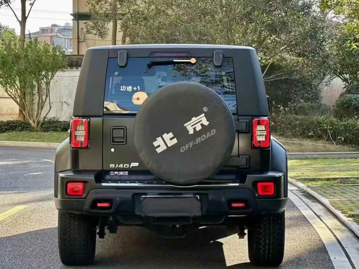 北京 BJ40  2021款 2.0D 自動四驅(qū)刀鋒英雄版?zhèn)b客型圖片