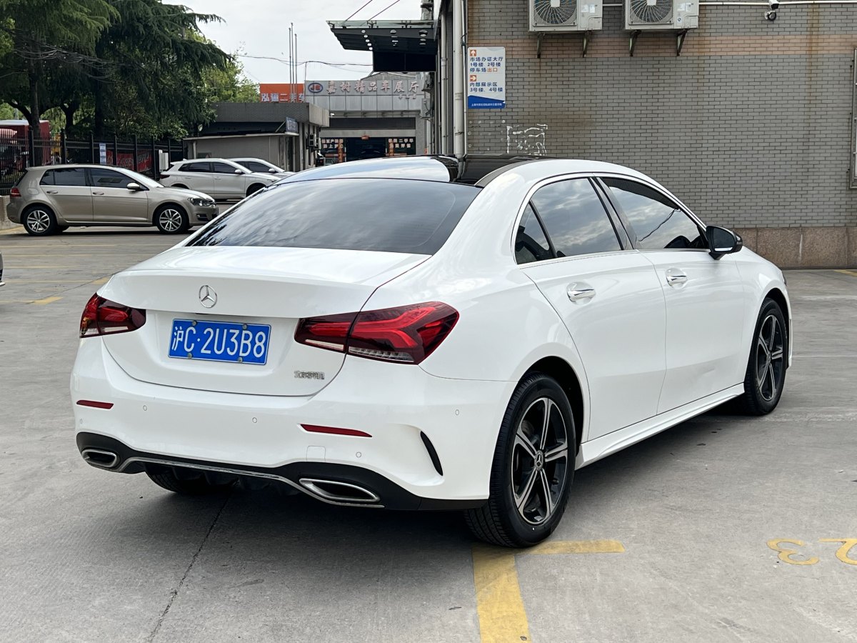 奔馳 奔馳A級(jí)  2022款 改款 A 200 L 運(yùn)動(dòng)轎車(chē)時(shí)尚型圖片