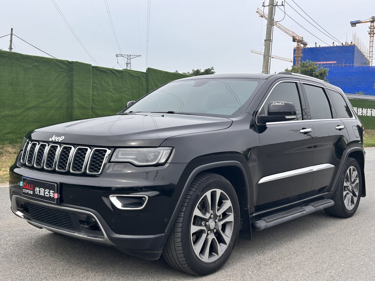 Jeep 大切諾基  2017款 3.0L 精英導(dǎo)航版圖片