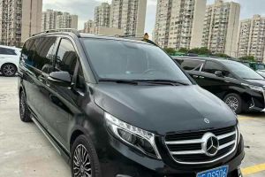 奔驰A级 奔驰  A 220 L 4MATIC 运动轿车