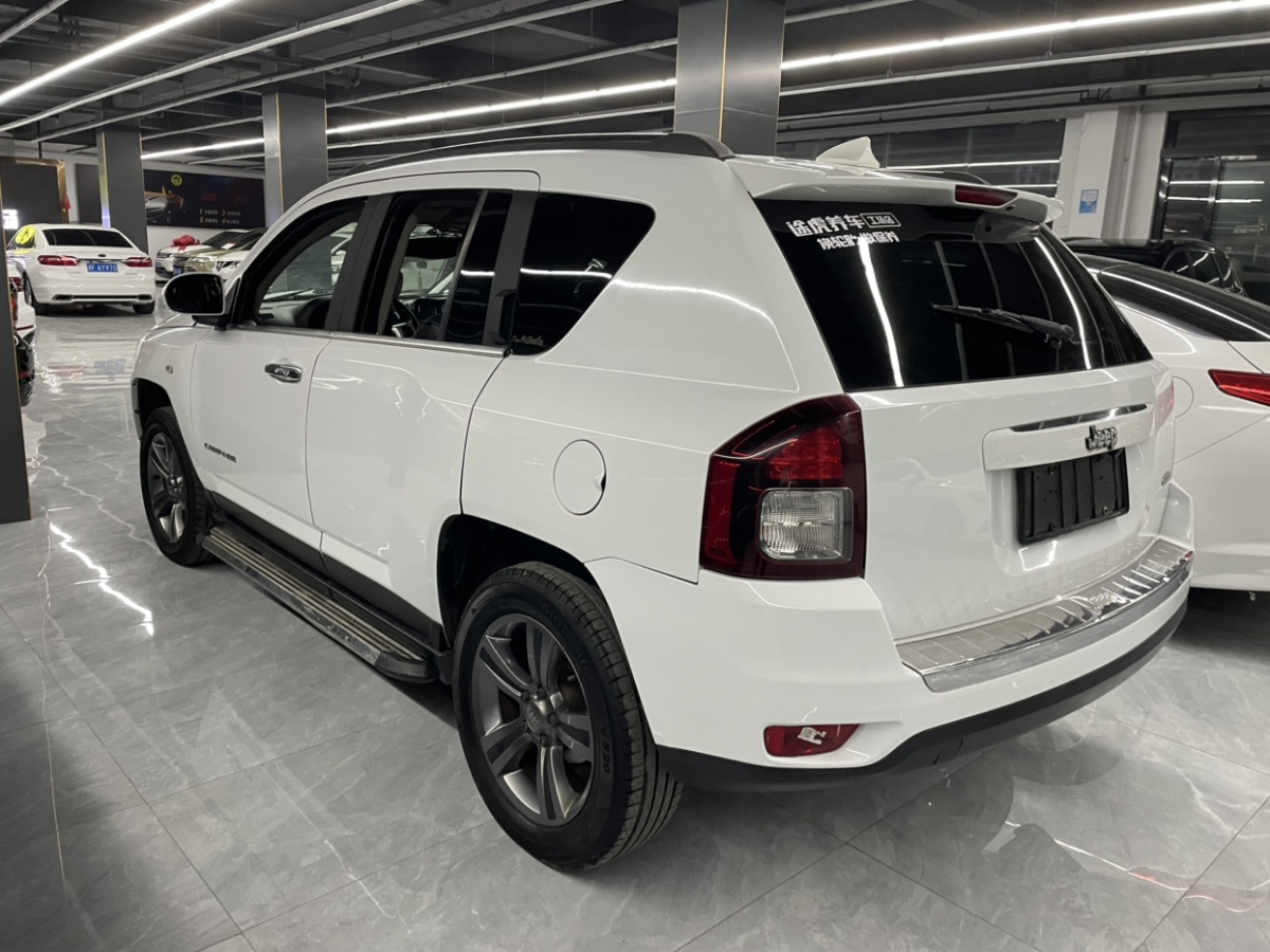 Jeep 指南者  2014款 2.4L 四驅(qū)豪華版圖片