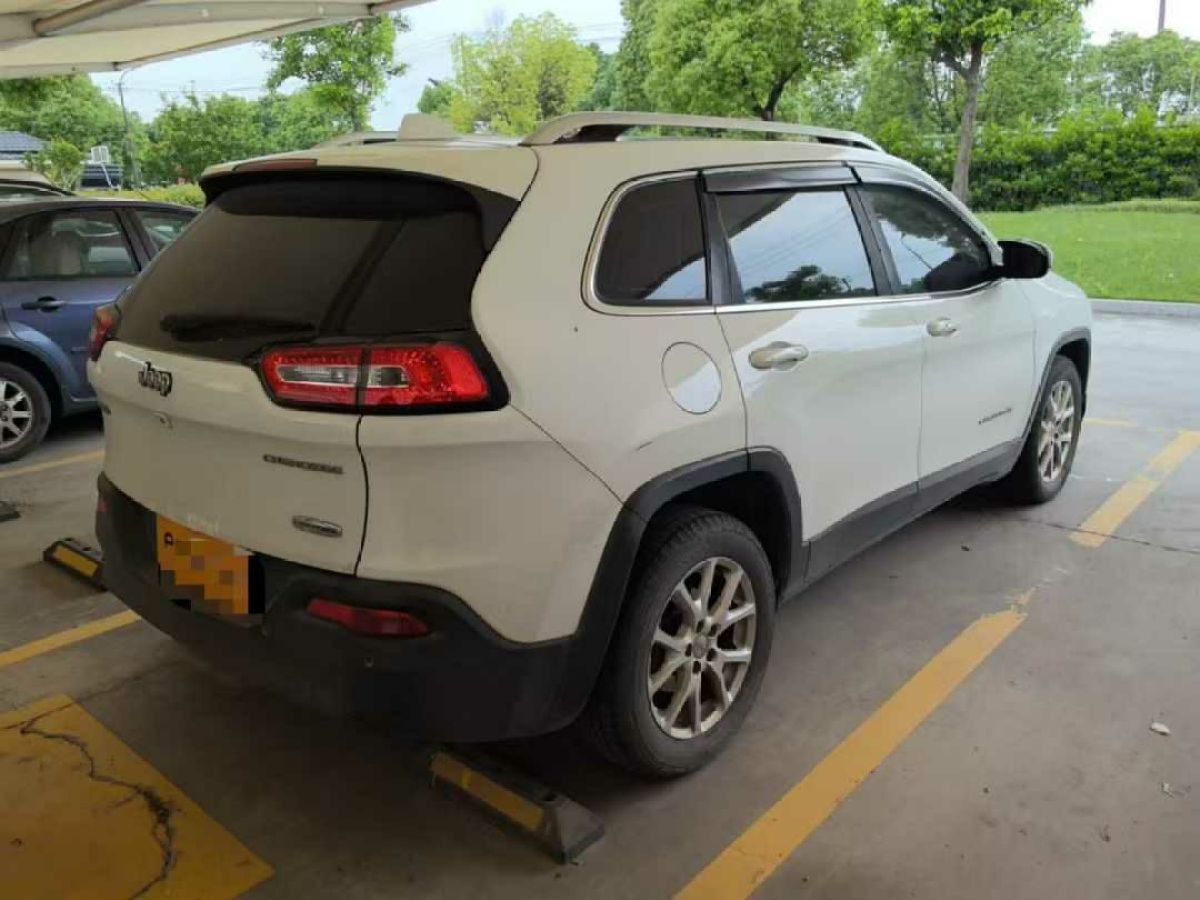 Jeep 自由光  2016款 2.0L 優(yōu)越版圖片