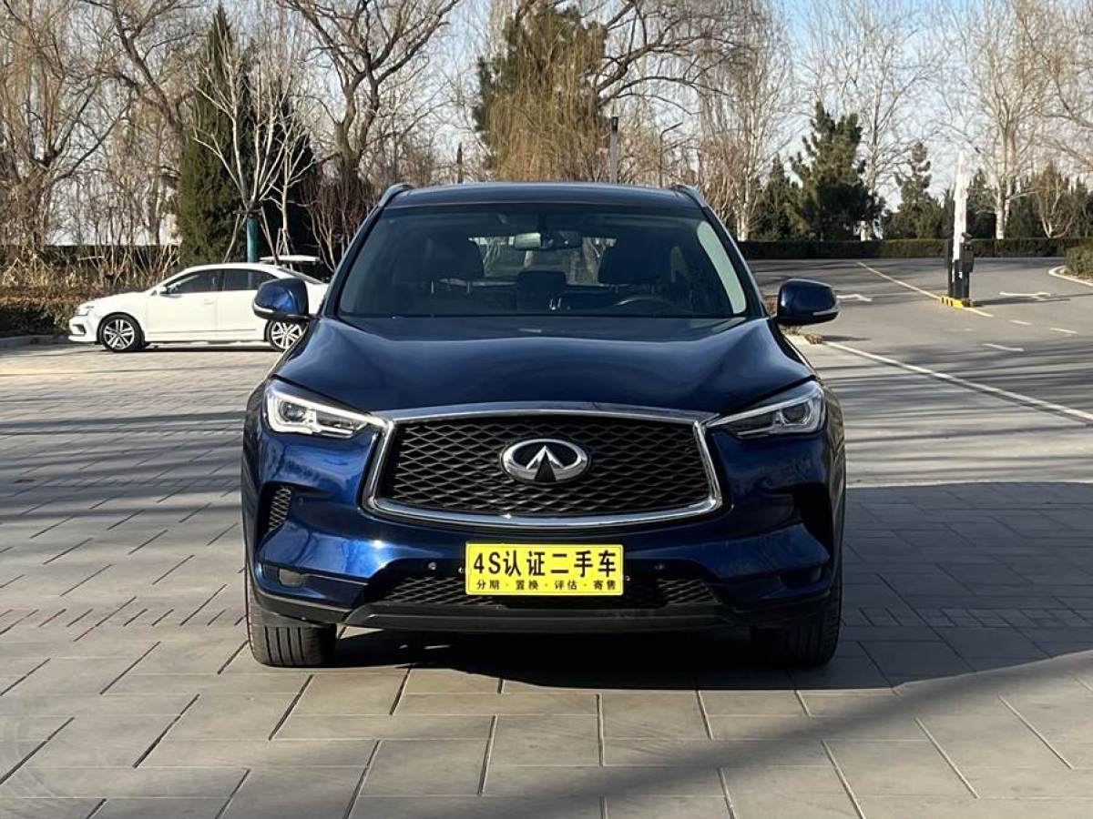 英菲尼迪 QX50  2020款 改款 2.0T 兩驅(qū)時尚版圖片