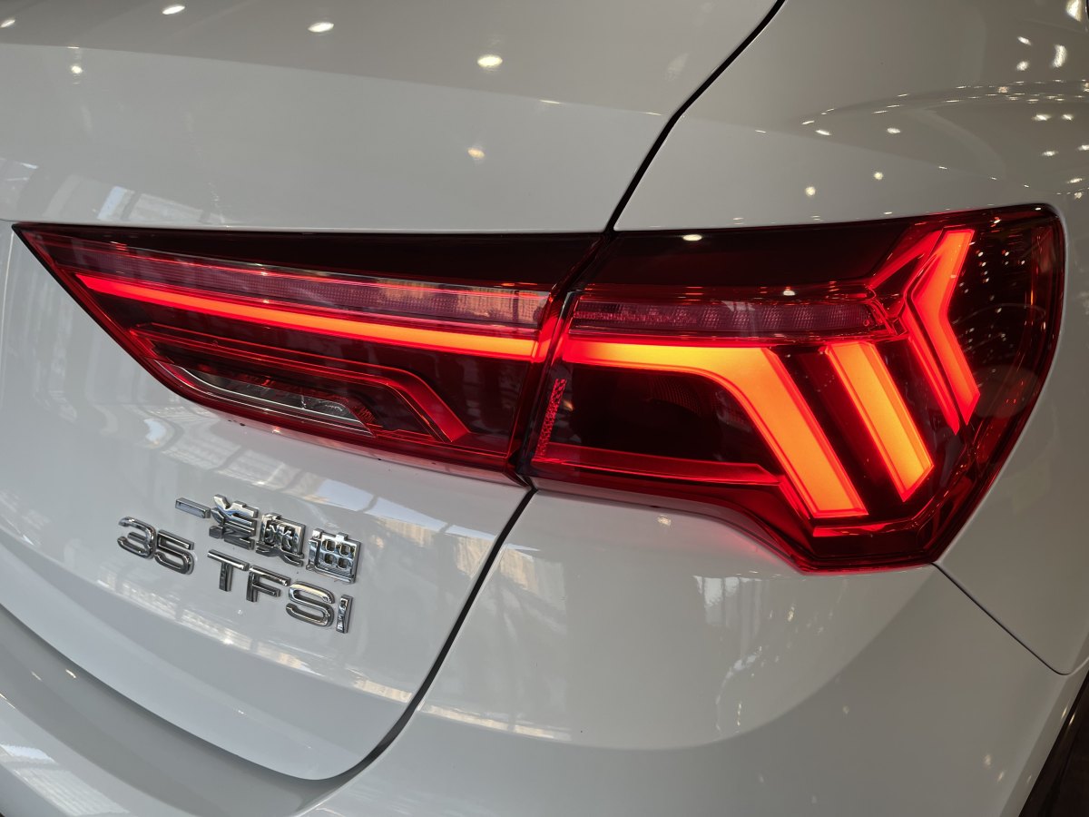 2021年1月奧迪 奧迪Q3  2024款 35 TFSI 時尚致雅型