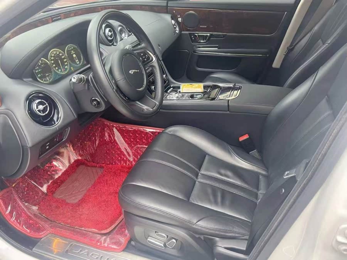 捷豹 XJ  2014款 XJL 3.0 SC 兩驅(qū)全景商務(wù)版圖片