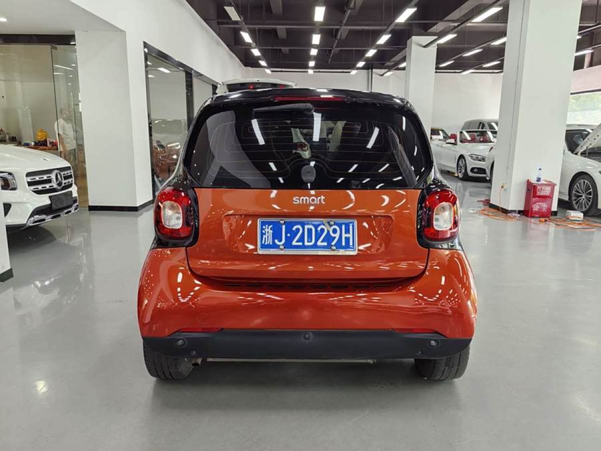 2019年10月smart fortwo  2019款 0.9T 66千瓦硬頂風(fēng)擎版 國(guó)VI