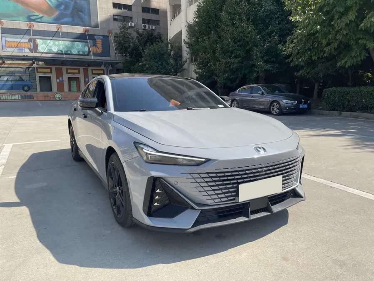 長(zhǎng)安 長(zhǎng)安UNI-V  2022款 1.5T 尊貴型圖片