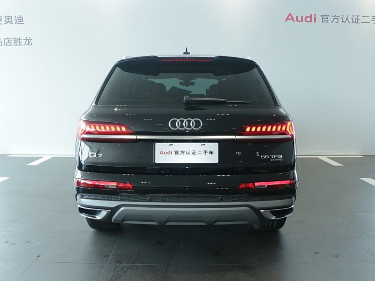 奧迪 奧迪Q7  2024款 55 TFSI quattro S line運(yùn)動(dòng)型圖片