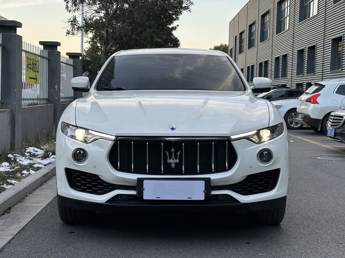 2018年8月瑪莎拉蒂 Levante  2018款 3.0T 350Hp 標(biāo)準(zhǔn)版