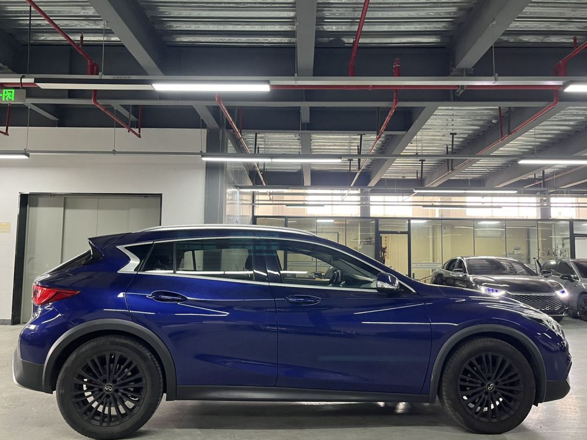 英菲尼迪 QX30  2017款 1.6T 兩驅極夜版圖片