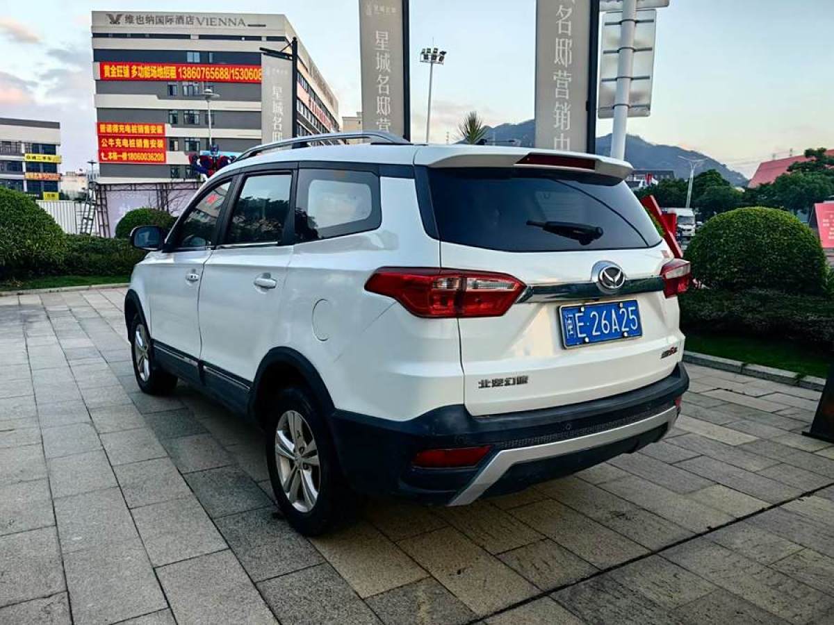 北汽幻速 S3  2016款 S3L 1.5L 手动尊贵型图片