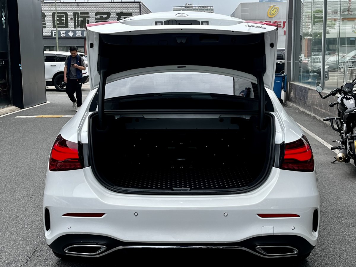 奔馳 奔馳A級(jí)  2025款 A 200 L 時(shí)尚型圖片