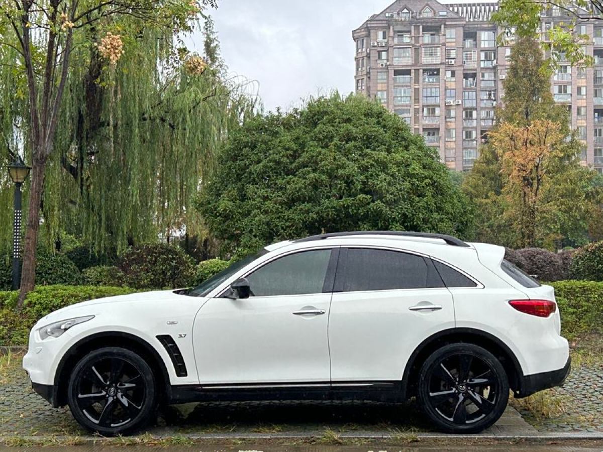 英菲尼迪 QX70  2015款 3.7L 絕影版圖片