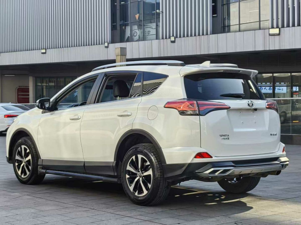 豐田 RAV4榮放  2018款 2.0L CVT兩驅(qū)風尚X版圖片