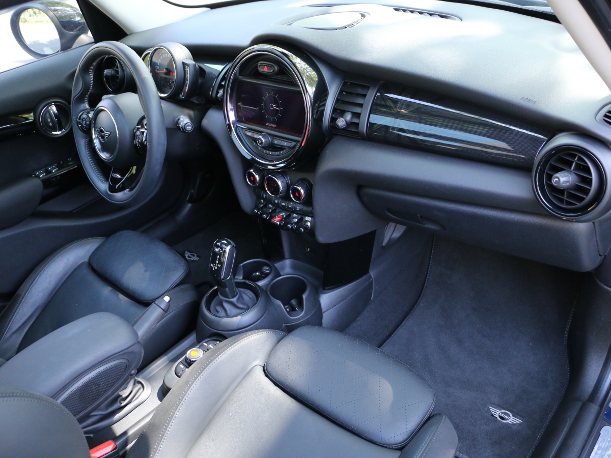 MINI MINI  2018款 1.5T COOPER 藝術(shù)家 五門版圖片
