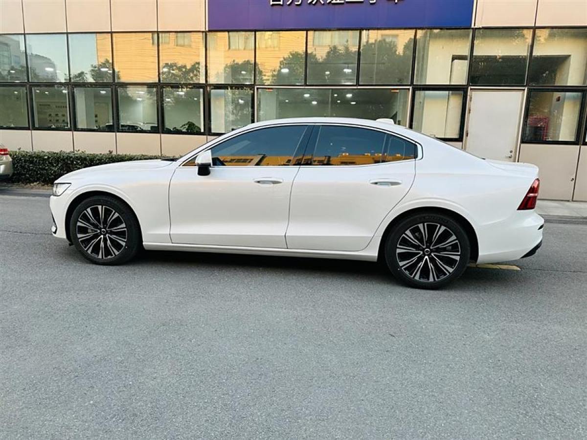 沃爾沃 S60L  2024款 B4 智遠(yuǎn)豪華版圖片