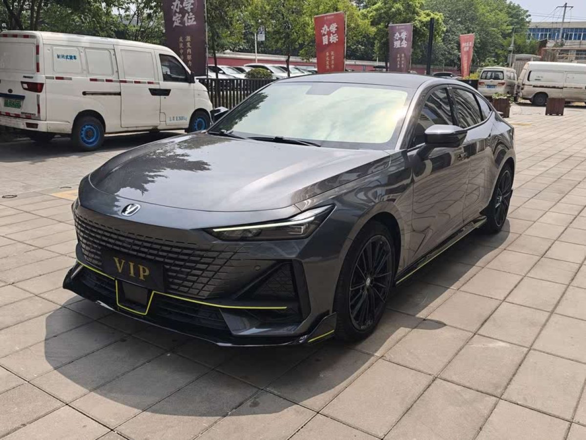 長安 長安UNI-V  2022款 1.5T 運(yùn)動版圖片
