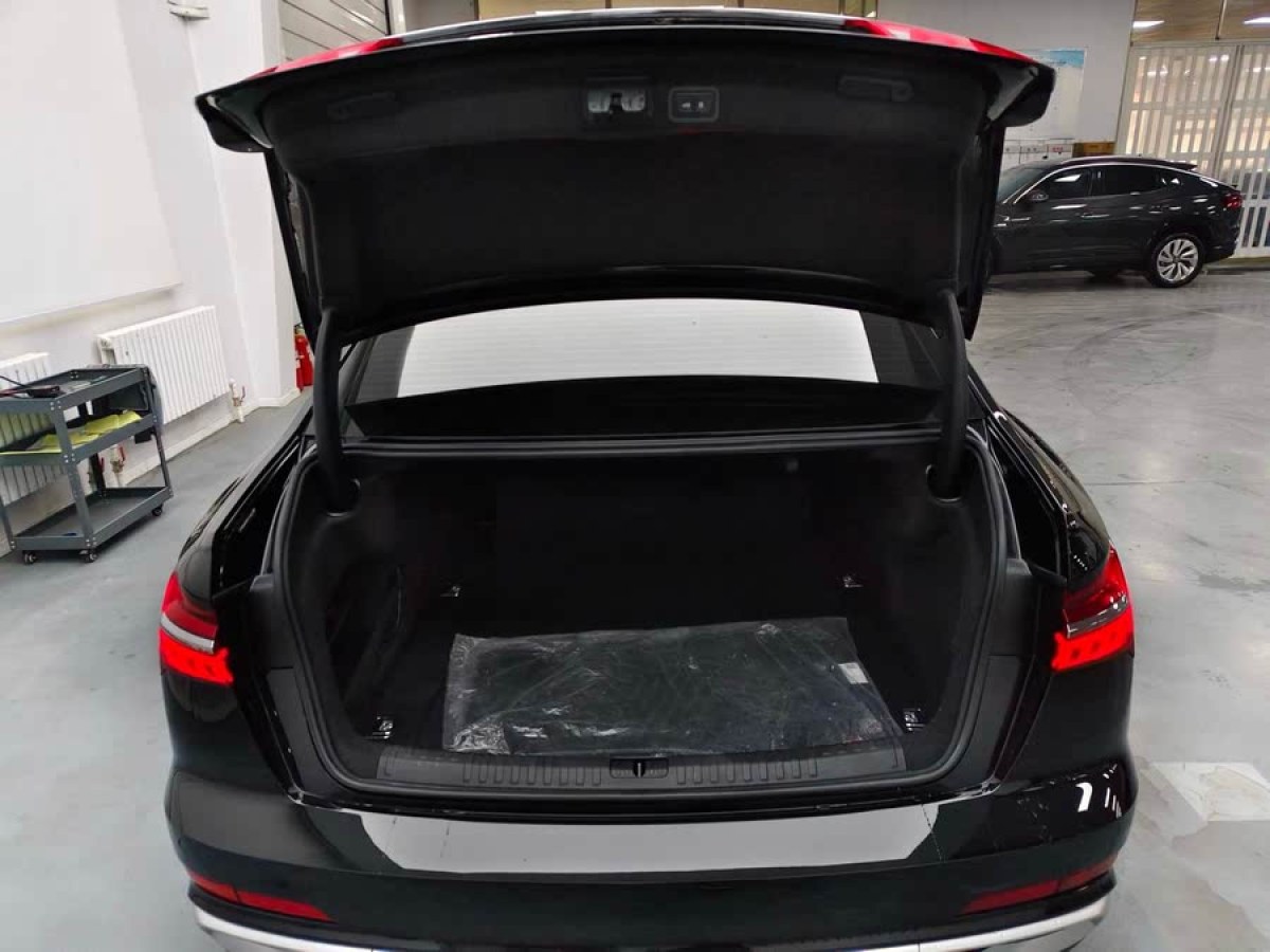 奧迪 奧迪A6L  2023款 改款 45 TFSI quattro 臻選動感型圖片