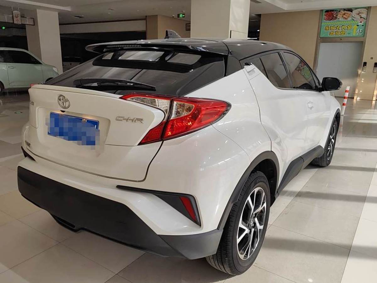 豐田 C-HR  2020款 2.0L 領(lǐng)先版圖片