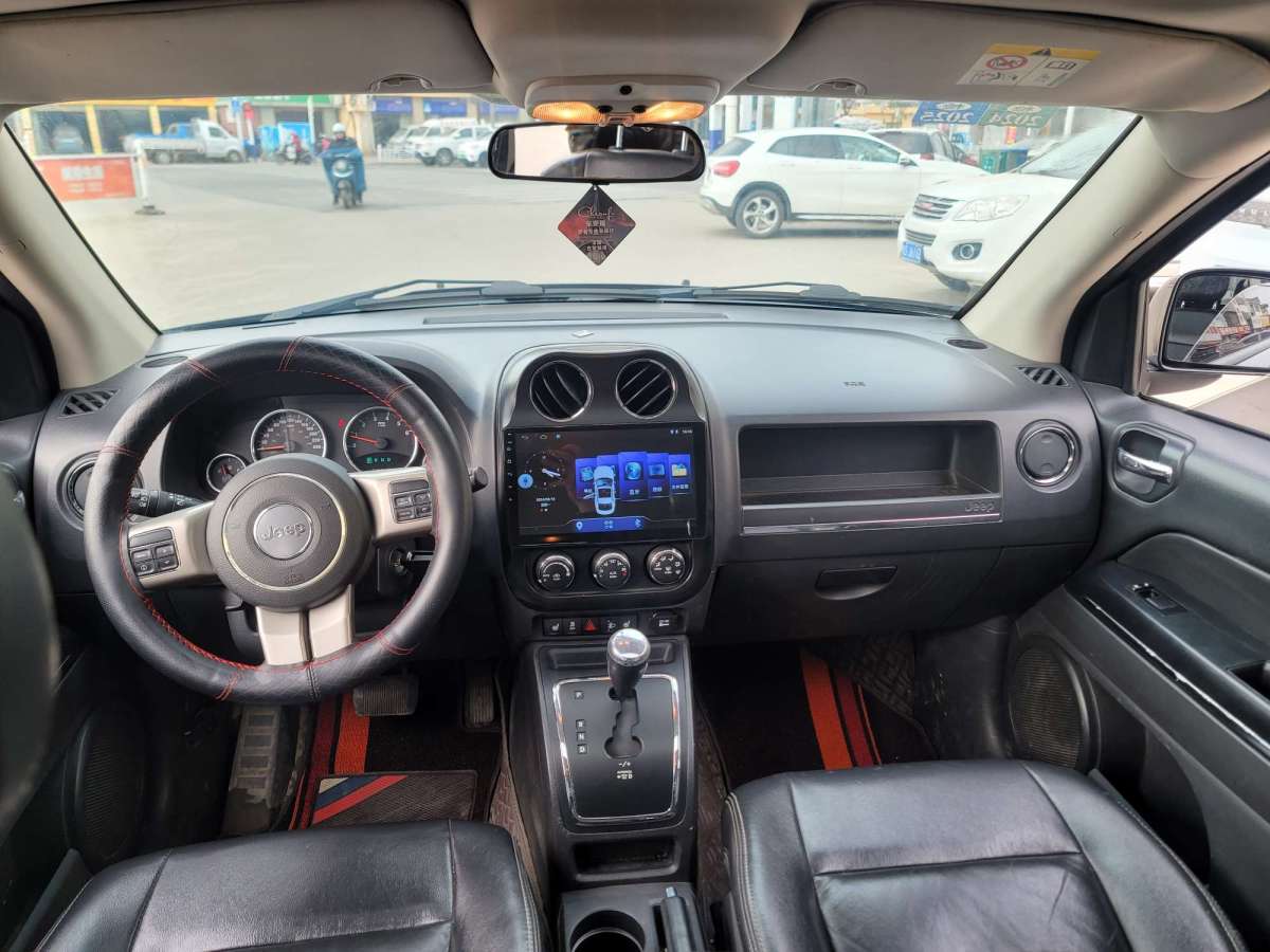 2013年6月Jeep 指南者  2013款 2.0L 两驱运动版