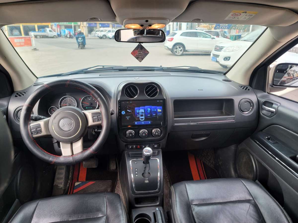 Jeep 指南者  2013款 2.0L 兩驅(qū)運動版圖片