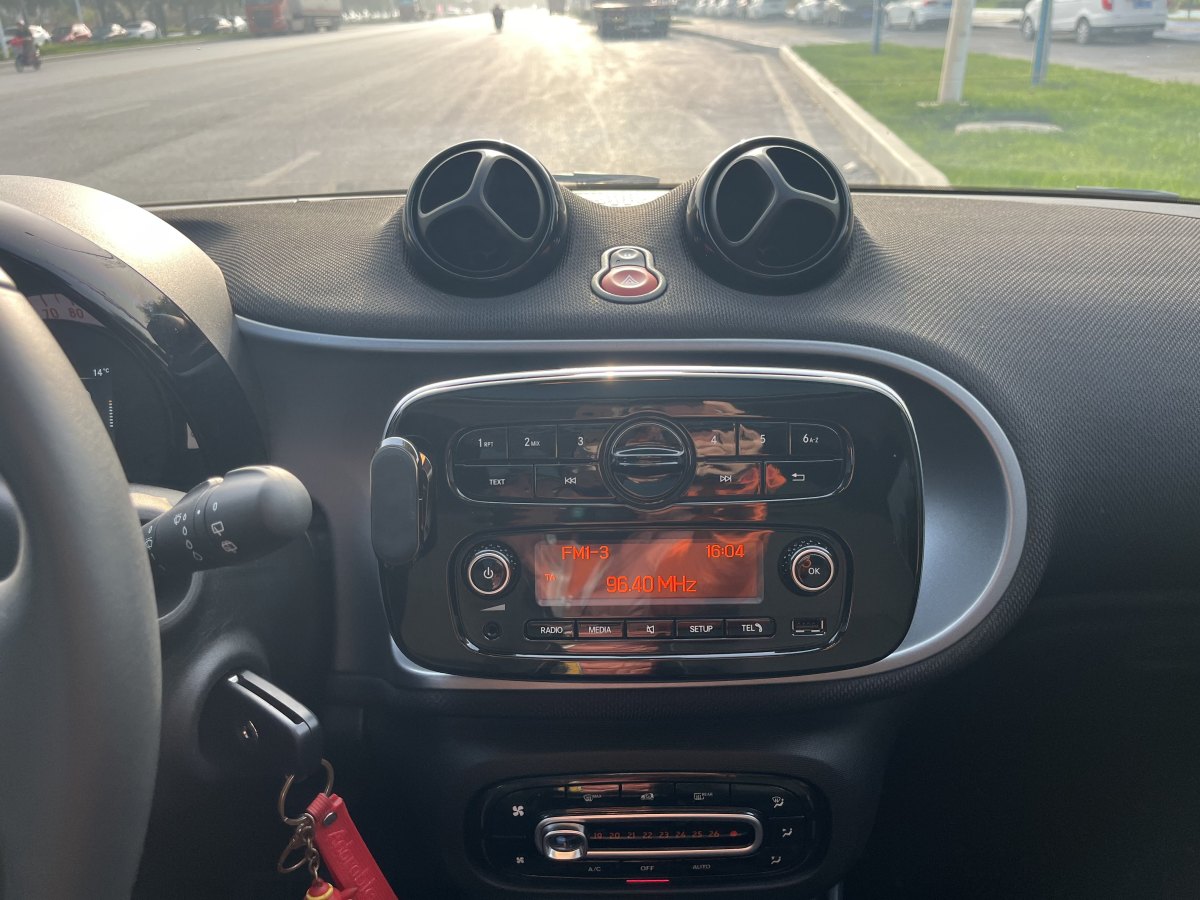 2019年8月smart forfour  2018款 1.0L 52千瓦激情版