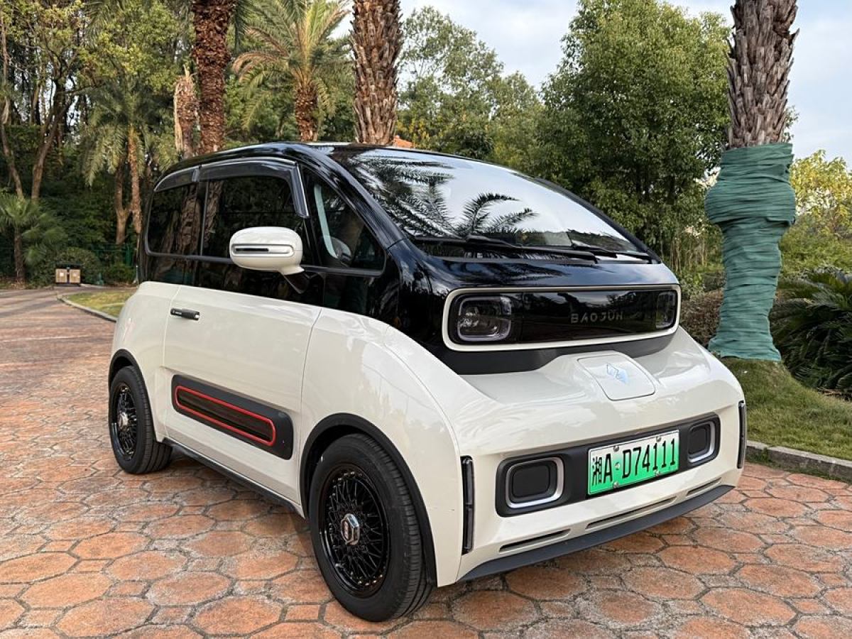 寶駿 寶駿KiWi EV  2022款 藝術(shù)家輕享版 三元鋰圖片