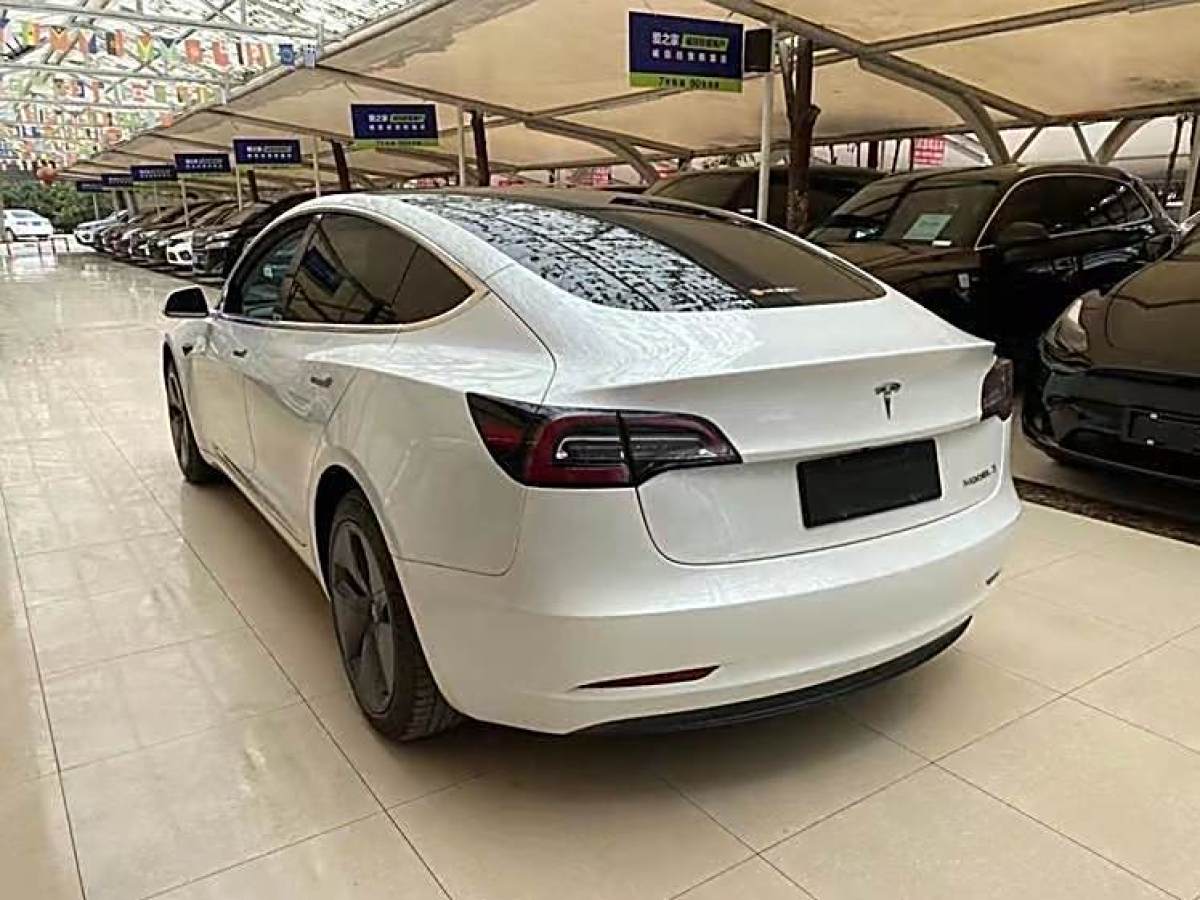 特斯拉 Model 3  2020款 改款 標(biāo)準(zhǔn)續(xù)航后驅(qū)升級版圖片