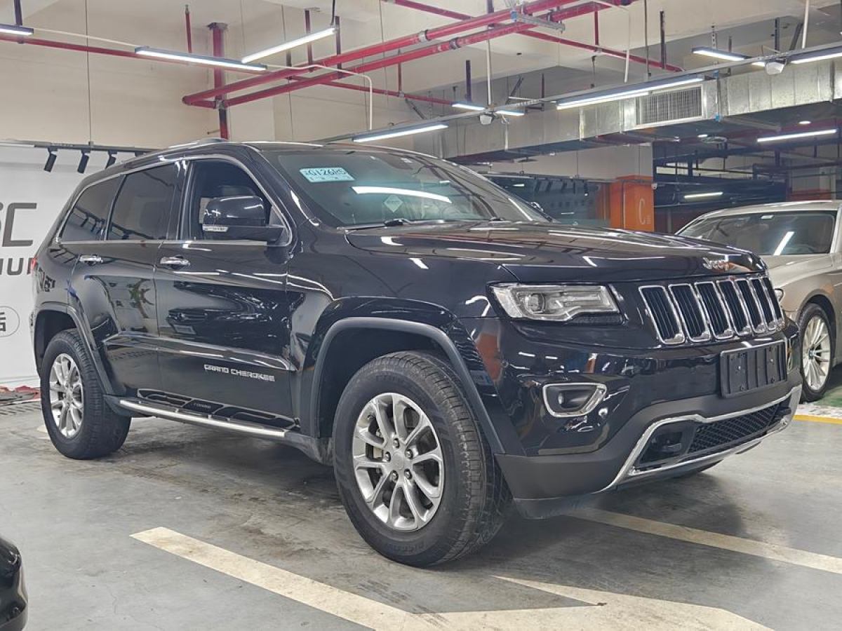 Jeep 大切諾基  2015款 3.0L 精英導(dǎo)航版圖片