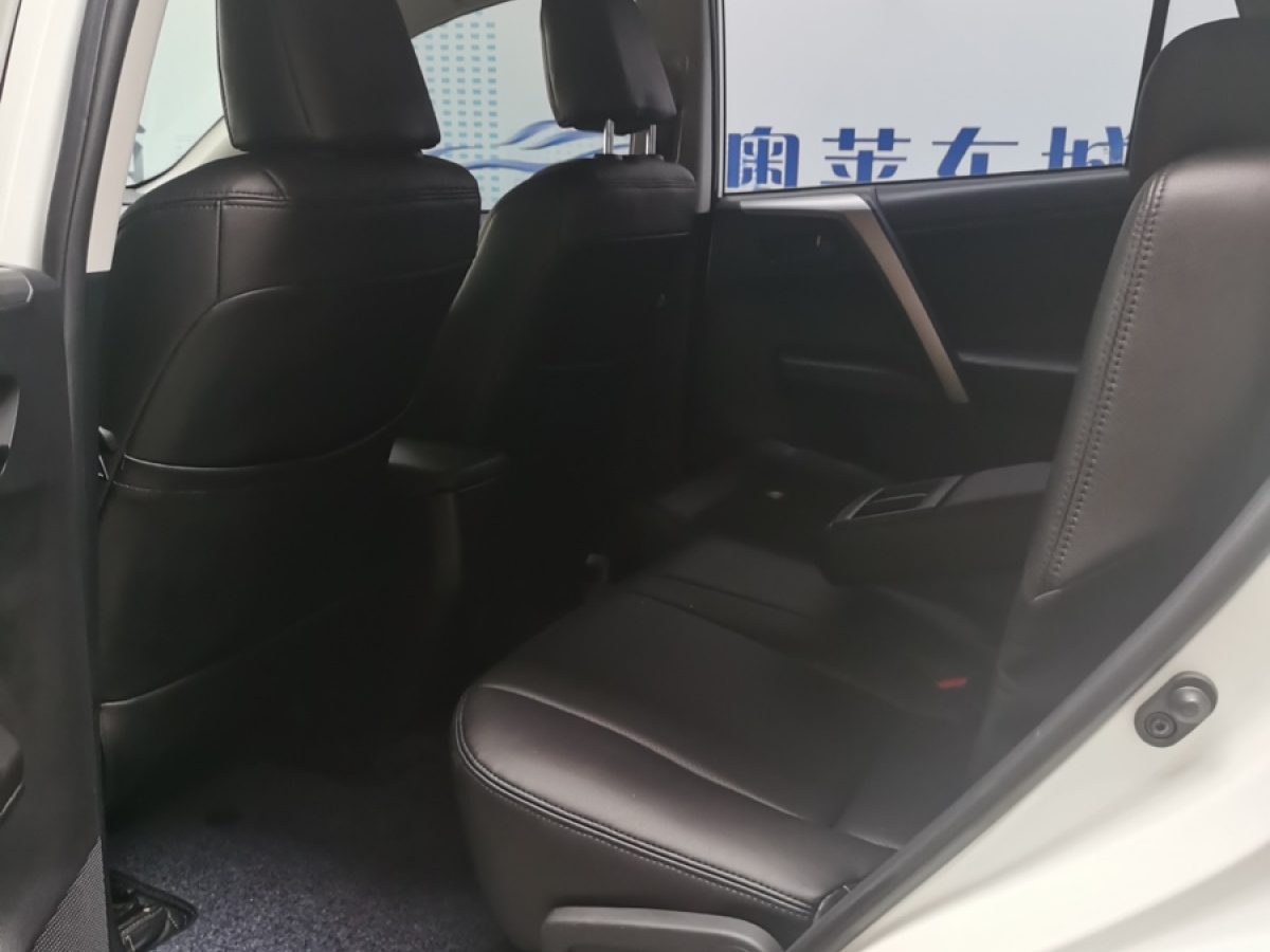 2017年1月丰田 RAV4荣放  2016款 2.0L CVT两驱风尚版