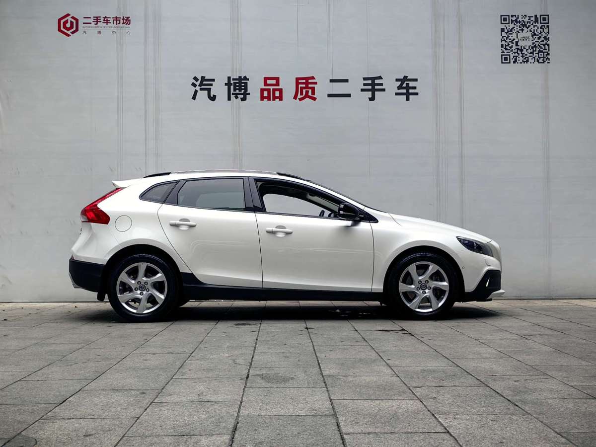 2015年10月沃爾沃 V40  2015款 Cross Country T5 AWD 智雅版