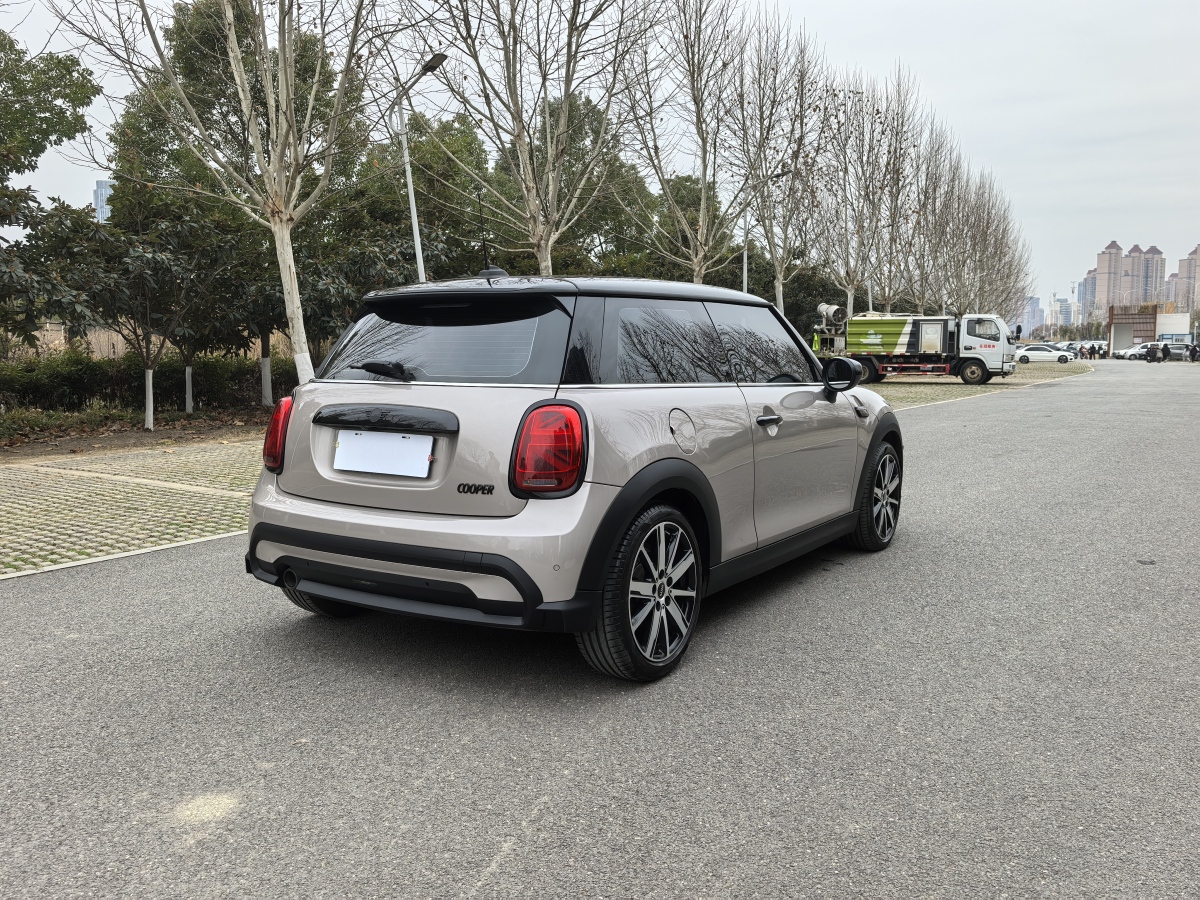 MINI MINI  2022款 改款 1.5T COOPER 藝術(shù)家圖片