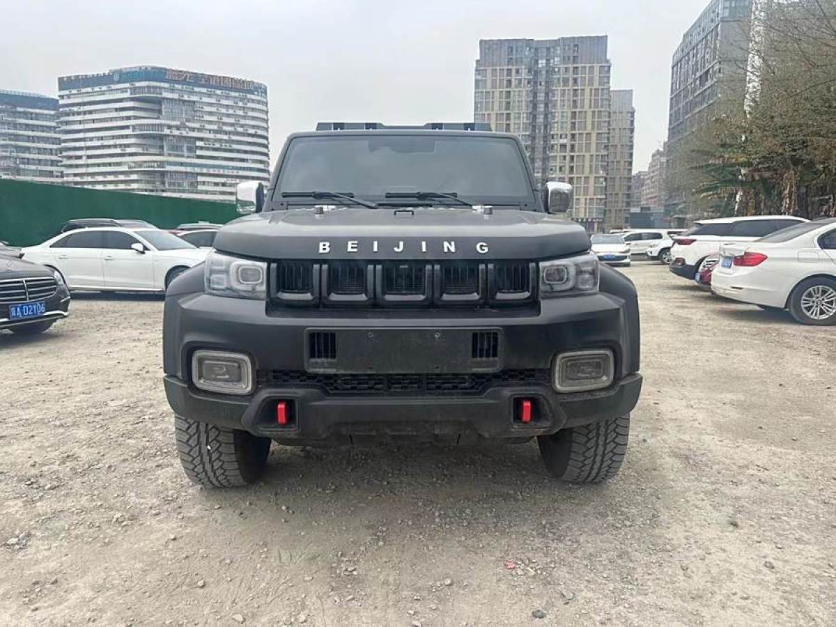 北京 BJ40  2023款 2.0D 自動四驅刀鋒英雄版?zhèn)b客型圖片