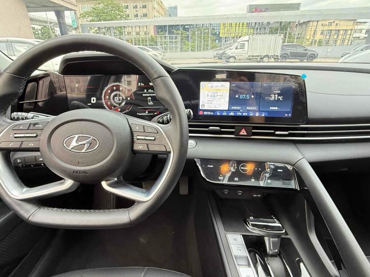 現(xiàn)代 伊蘭特  2022款 1.5L CVT LUX尊貴版圖片