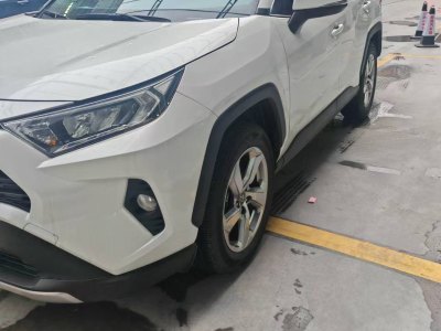 2022年10月 豐田 RAV4 榮放 2.0L CVT兩驅(qū)風(fēng)尚版圖片