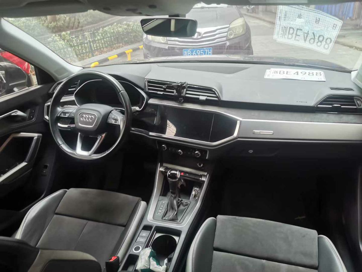 奧迪 奧迪Q3  2020款 35 TFSI 時(shí)尚動(dòng)感型圖片