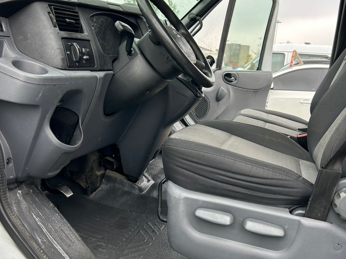 2015年2月福特 新世代全顺  2009款 2.4T柴油多功能型短轴中顶Duratorq