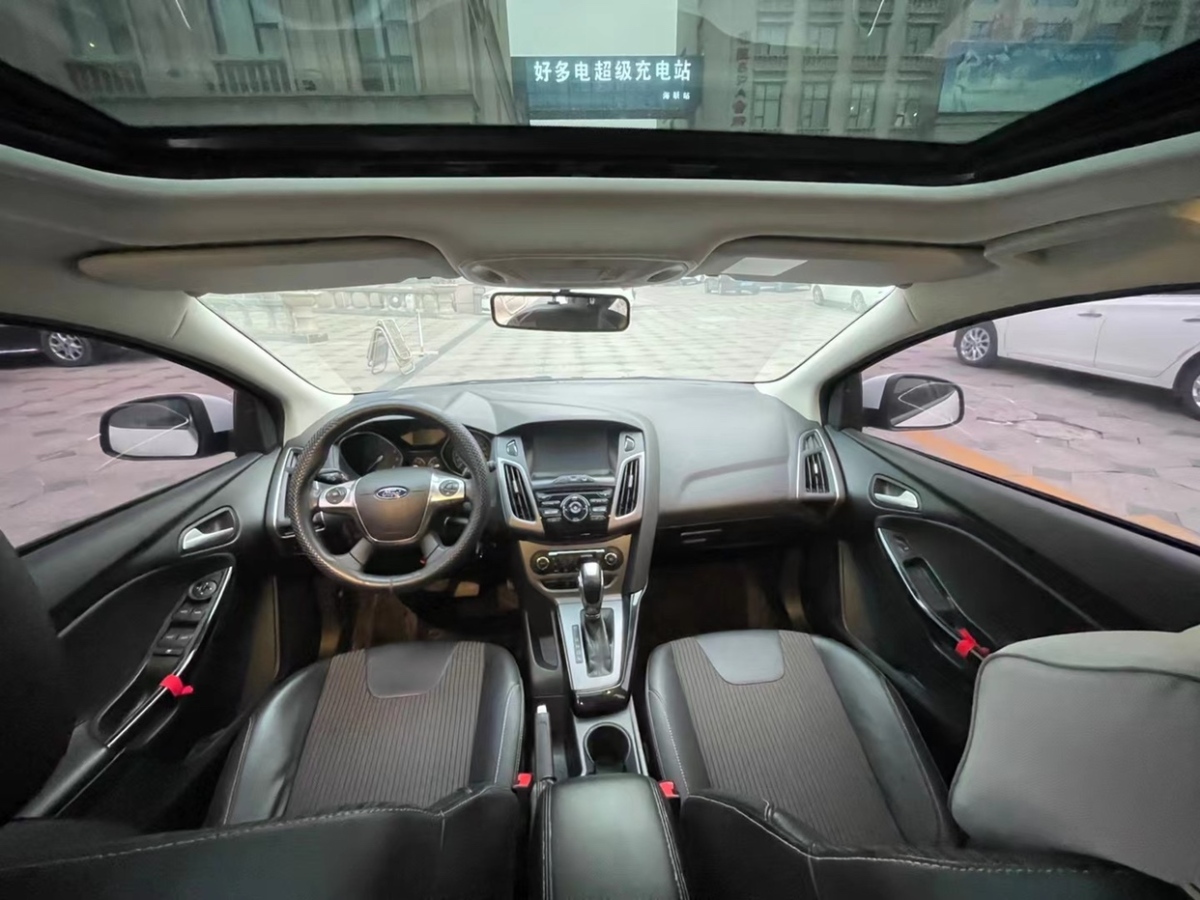2015年6月福特 福克斯  2012款 两厢 1.6L 自动风尚型