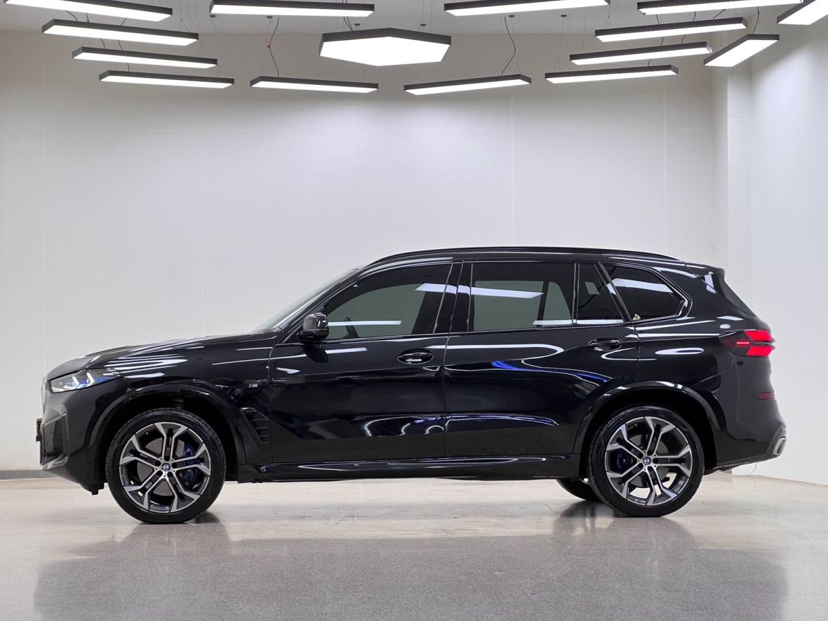 寶馬 寶馬X5  2023款 xDrive 40Li 尊享型M運動曜夜套裝圖片