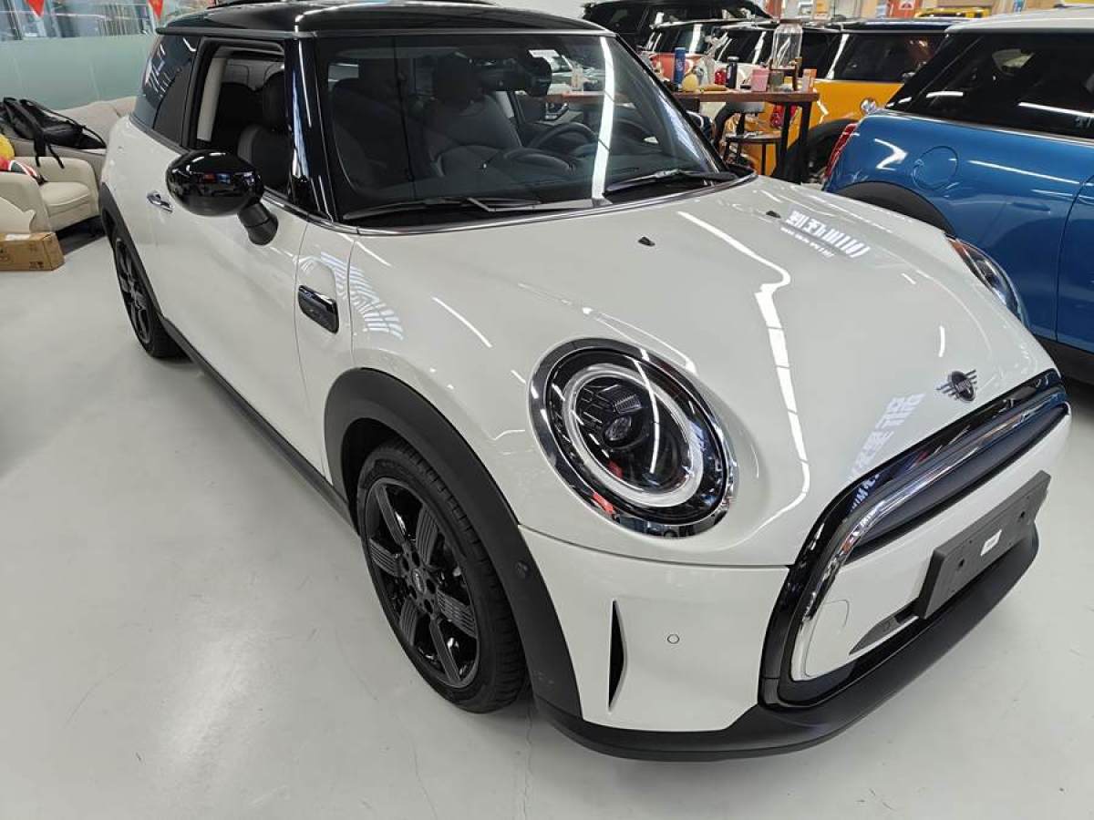 MINI MINI  2023款 改款 1.5T COOPER 藝術(shù)家圖片