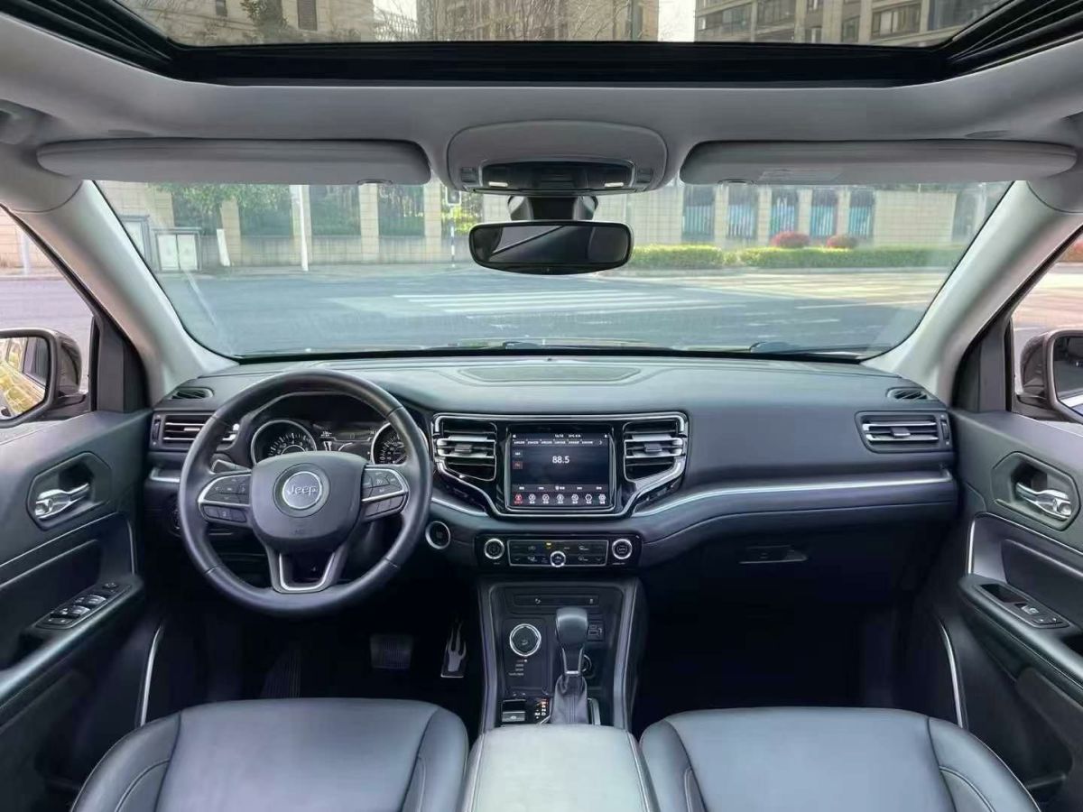 Jeep 指揮官  2018款 2.0T 兩驅(qū)樂享版圖片