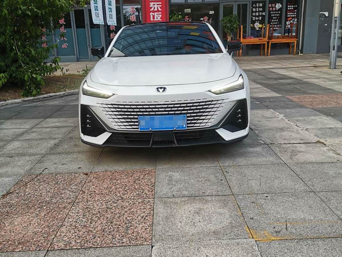 长安 长安UNI-V  2023款 1.5T 尊享型图片