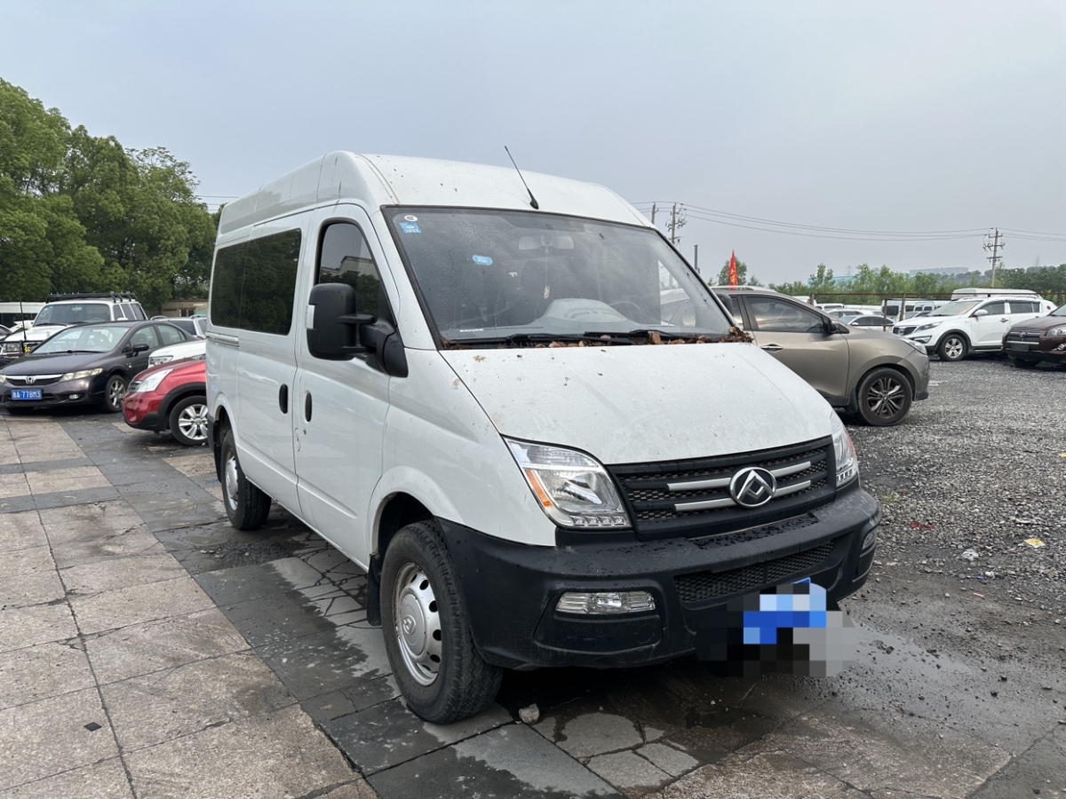 上汽大通 V80  2019款 2.5T經(jīng)典款6擋手動(dòng)傲運(yùn)通短軸中頂5/6座圖片
