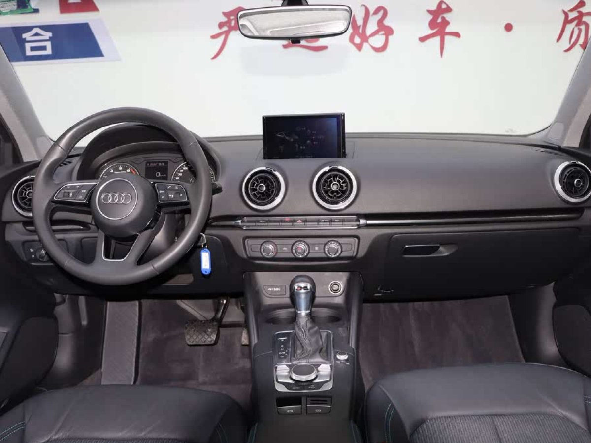 奧迪 奧迪A3  2018款 30周年年型 Limousine 35 TFSI 時(shí)尚型圖片